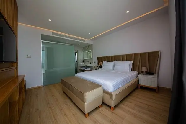 Deluxe Tek Büyük veya İki Ayrı Yataklı Oda, Kısmi Deniz Manzaralı