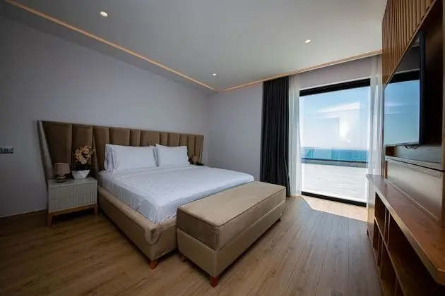 Deluxe Tek Büyük veya İki Ayrı Yataklı Oda, Kısmi Deniz Manzaralı