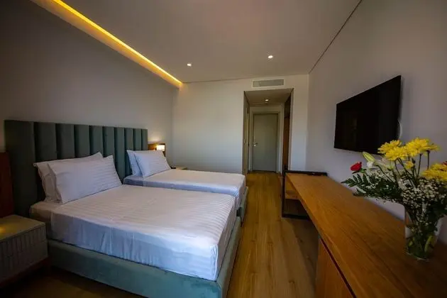 Deluxe Tek Büyük veya İki Ayrı Yataklı Oda, Kısmi Deniz Manzaralı