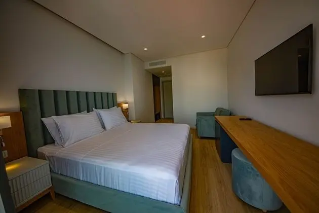 Deluxe Tek Büyük veya İki Ayrı Yataklı Oda, Kısmi Deniz Manzaralı