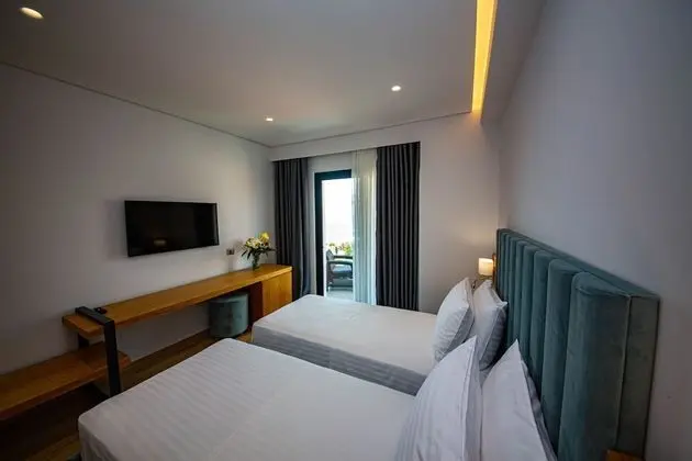 Deluxe Tek Büyük veya İki Ayrı Yataklı Oda, Kısmi Deniz Manzaralı