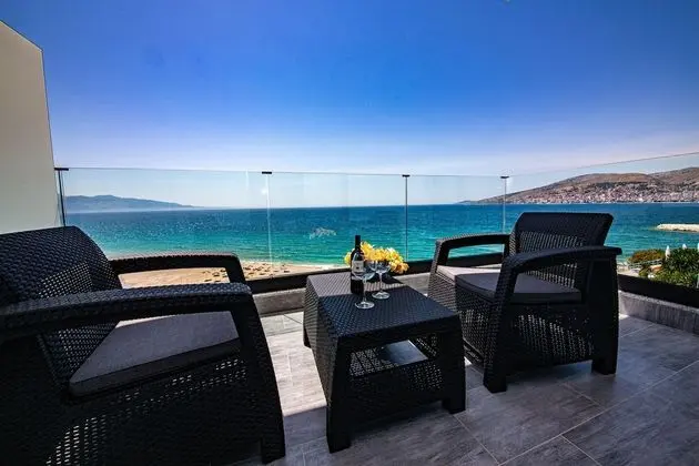 Deluxe Tek Büyük veya İki Ayrı Yataklı Oda, Kısmi Deniz Manzaralı