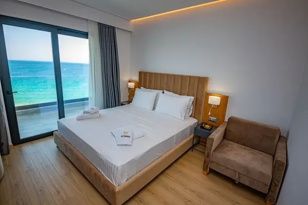 Deluxe Üç Kişilik Oda