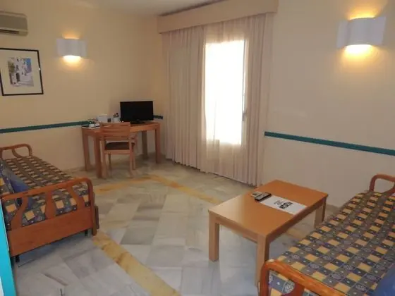 Üç Kişilik Oda (salón)