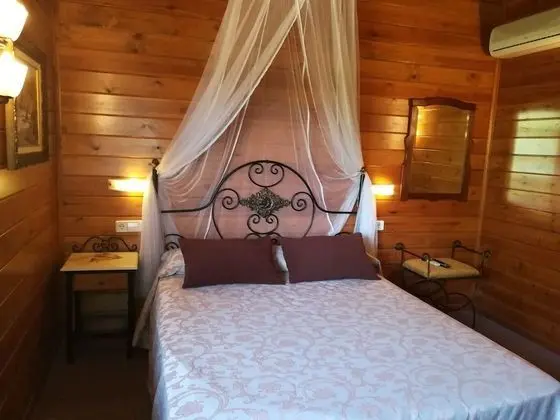 Tek Büyük veya İki Ayrı Yataklı Oda, Dağ Manzaralı