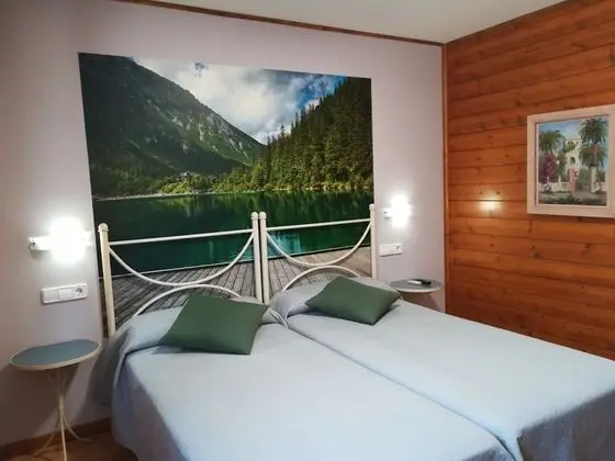 Tek Büyük veya İki Ayrı Yataklı Oda, Dağ Manzaralı