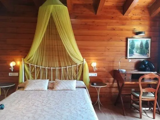 Tek Büyük veya İki Ayrı Yataklı Oda, Dağ Manzaralı