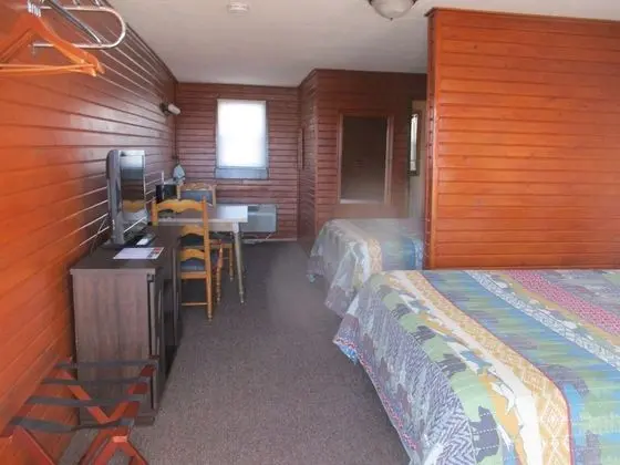 Double Room, 1 Queen and 1 Double Bed