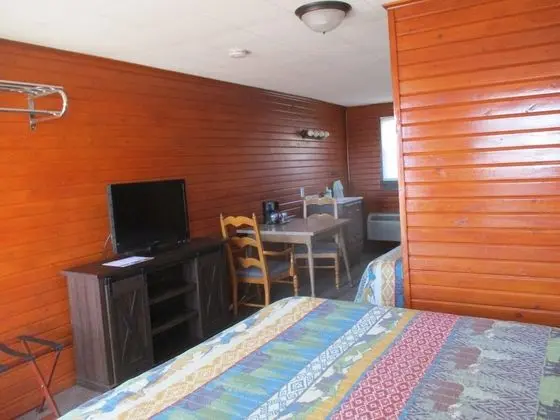 Double Room, 1 Queen and 1 Double Bed