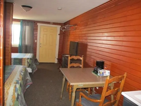 Double Room, 1 Queen and 1 Double Bed
