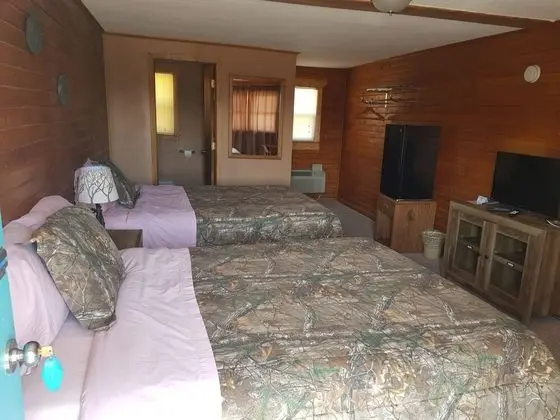 Double Room, 1 Queen and 1 Double Bed