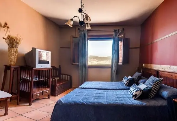 Tek Büyük veya İki Ayrı Yataklı Oda, Göl Kenarı