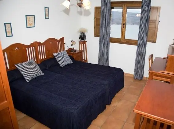 Tek Büyük veya İki Ayrı Yataklı Oda, Göl Kenarı