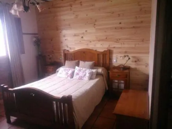 Tek Büyük veya İki Ayrı Yataklı Oda, Göl Kenarı