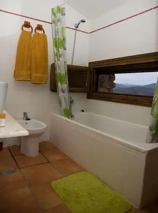 Tek Büyük veya İki Ayrı Yataklı Oda, Göl Kenarı