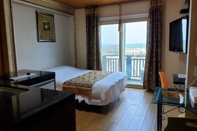 Cream Tree, Ocean View