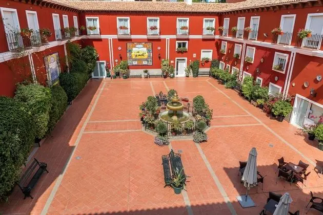 Premium Tek Büyük Yataklı Oda, Balkon, Avlu Manzaralı