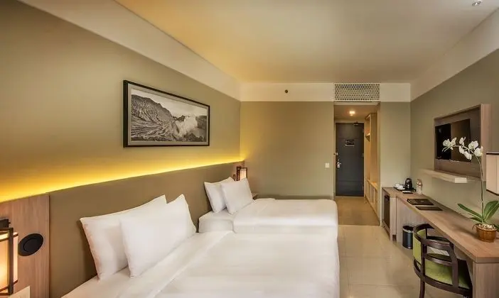 Deluxe Oda, Havuz Manzaralı