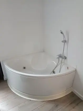 Tek Büyük Yataklı Oda, Sıcak Su Küveti