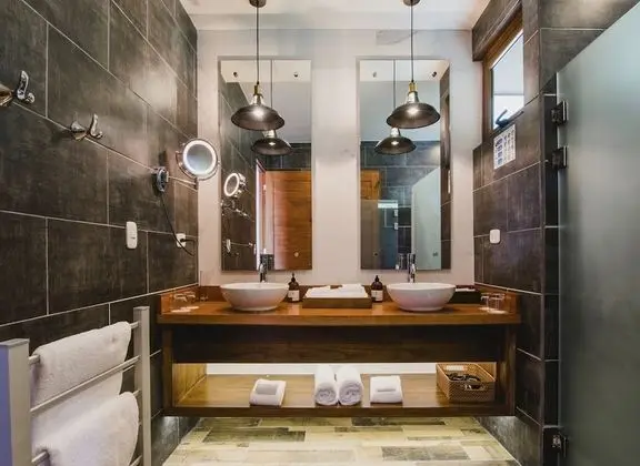 2 Bedroom Suite