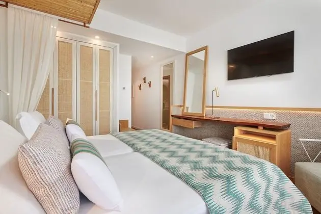 Tek Büyük Yataklı Oda, Balkon, Deniz Manzaralı (2 Adults)