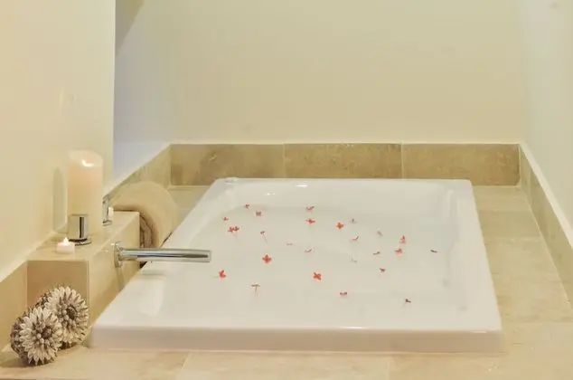 Apart Daire, 2 Yatak Odası, Mutfak, Havuz Manzaralı