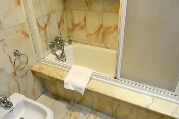 Tek Büyük veya İki Ayrı Yataklı Oda