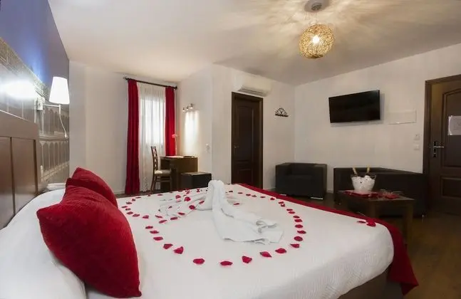 Deluxe Tek Büyük Yataklı Oda (Spa access)