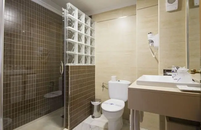 Tek Büyük Yataklı Oda (Double Room 2 beds )