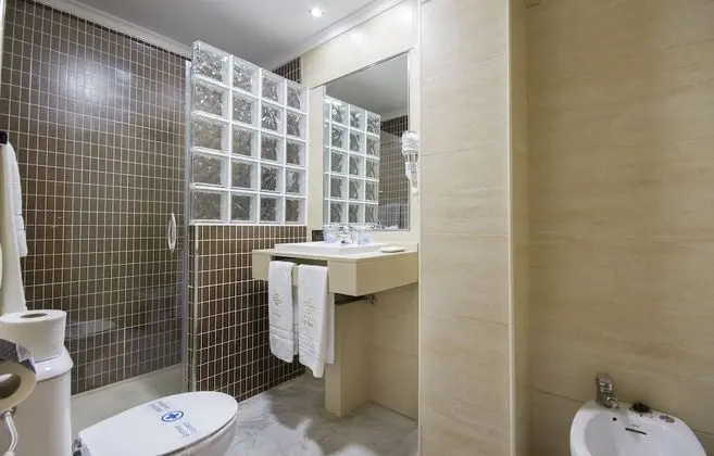 Tek Büyük Yataklı Oda (Double Room 2 beds )