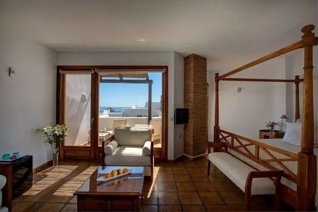 Süit, Sıcak Su Küveti, Deniz Manzaralı (with terrace)