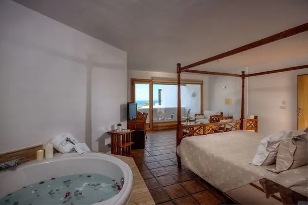 Superior Tek Büyük Yataklı Oda, Sıcak Su Küveti, Deniz Manzaralı (with terrace)