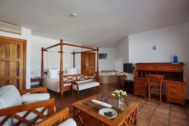 Tek Büyük Yataklı Oda, Sıcak Su Küveti, Deniz Manzaralı (with terrace)