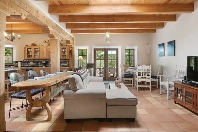 Ev (El Torreon - Exclusive Luxury Home, N)