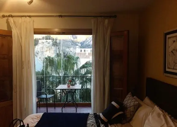 Tek Büyük Yataklı Oda, Balkon