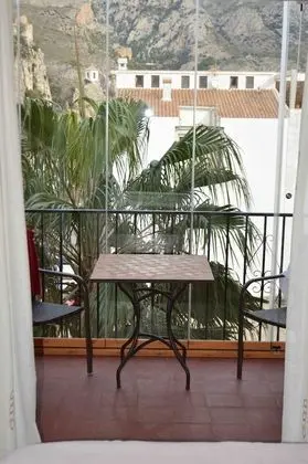 Tek Büyük Yataklı Oda, Balkon