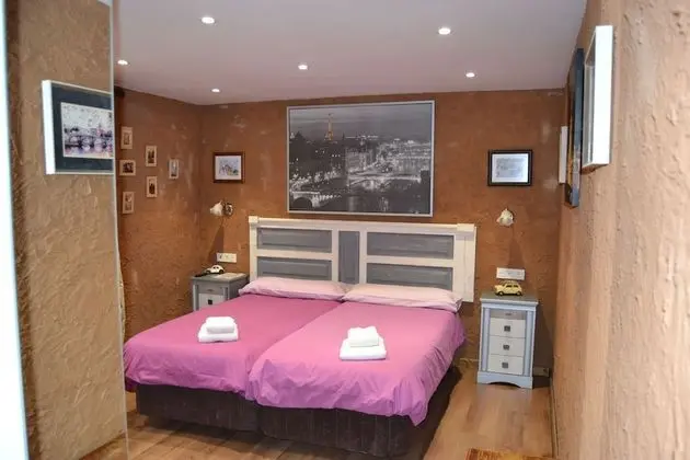 Tek Büyük veya İki Ayrı Yataklı Oda, Dağ Manzaralı