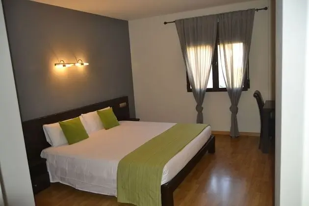 Basic Tek Büyük veya İki Ayrı Yataklı Oda