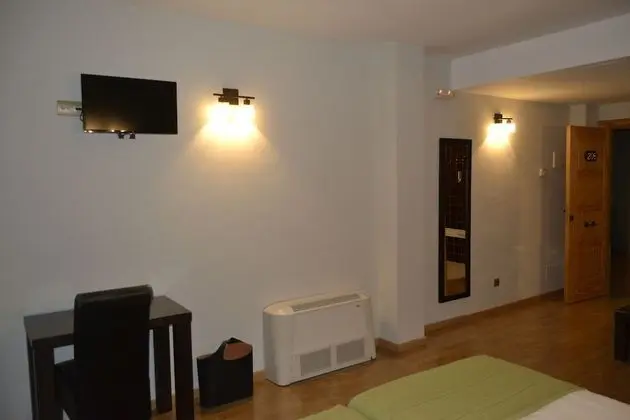 Basic Tek Büyük veya İki Ayrı Yataklı Oda