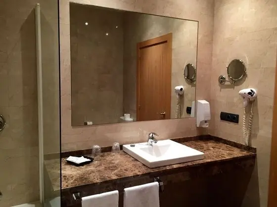 Comfort Tek Büyük veya İki Ayrı Yataklı Oda