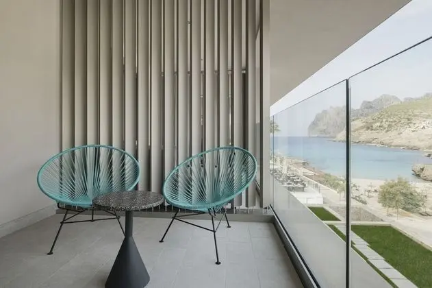 Signature Tek Büyük Yataklı Oda, Balkon, Kısmi Deniz Manzaralı