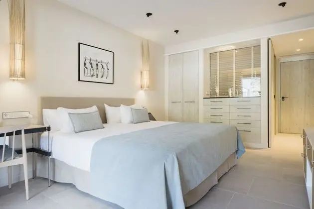 Signature Tek Büyük Yataklı Oda, Balkon, Kısmi Deniz Manzaralı