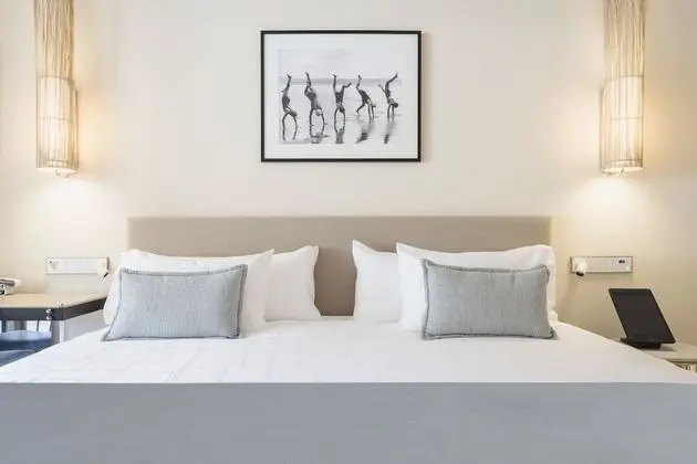 Signature Tek Büyük Yataklı Oda, Balkon, Kısmi Deniz Manzaralı