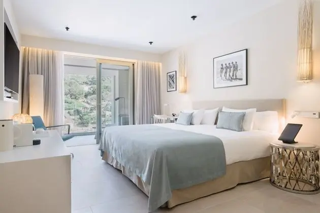Signature Tek Büyük Yataklı Oda, Balkon, Kısmi Deniz Manzaralı