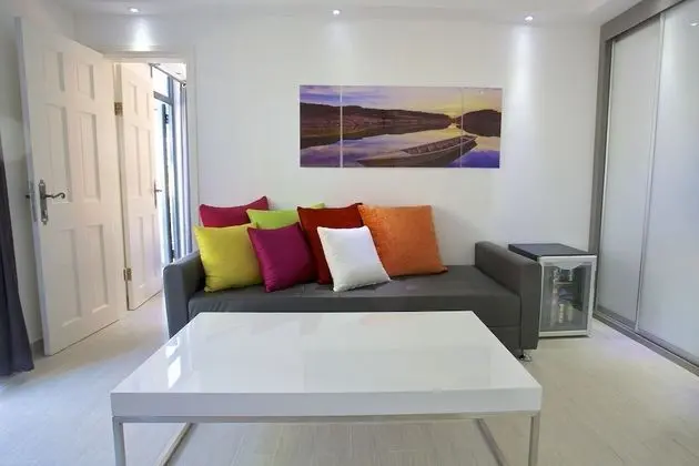 Gallery Oda, Veranda