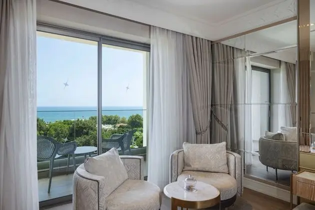 Balayı Odası Deniz Manzaralı Jakuzili