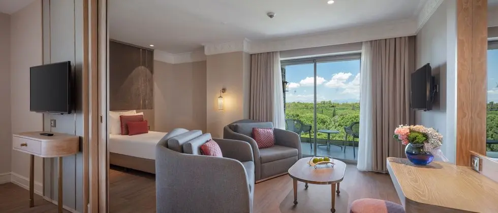 https://images.etstur.com/imgproxy/resize/2560x1440/files/images/hotelImages/etsrooms/119/Ela_Excellence_Resort_Belek_20241230164022_1.jpg