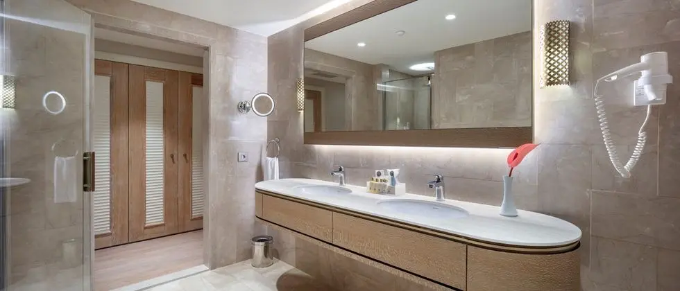 https://images.etstur.com/imgproxy/resize/2560x1440/files/images/hotelImages/etsrooms/119/Ela_Excellence_Resort_Belek_20241230164022_2.jpg