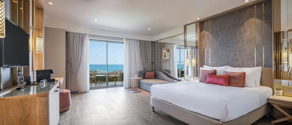 https://images.etstur.com/imgproxy/resize/2560x1440/files/images/hotelImages/etsrooms/119/Ela_Excellence_Resort_Belek_20241230164219_0.jpg