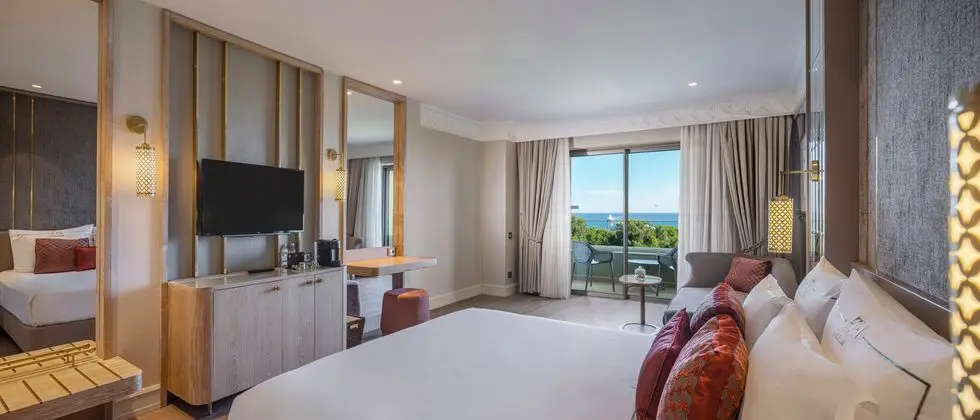 https://images.etstur.com/imgproxy/resize/2560x1440/files/images/hotelImages/etsrooms/119/Ela_Excellence_Resort_Belek_20241230174700_0.jpg
